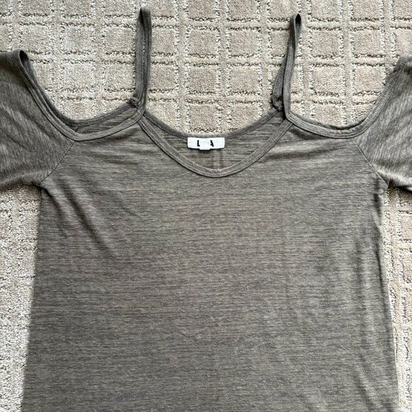 Revolve LNA Open Cold Shoulder Short Sleeve T Shirt Top XS Heather Gray Casual - Picture 6 of 6